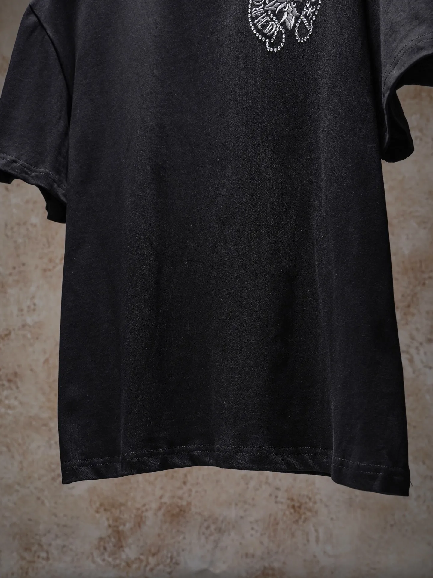 100 Chtome Hearta/ T g， ， 。 Same Style , 。 ， Series， 。 ! ， ， 。 ， ， ， ， ！ ， ，Breathable ， ， ， ， ！ ：Black、White Size：S-XL
